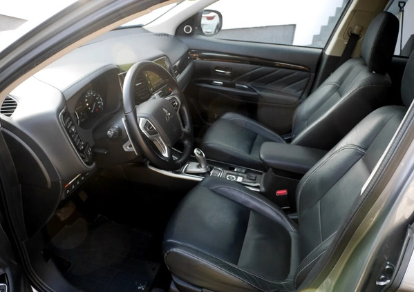 Mitsubishi Outlander cena 99500 przebieg: 114850, rok produkcji 2017 z Jordanów małe 529